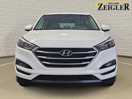 Dazzling White 2016 Hyundai TUCSON SE