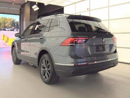 Gray 2022 Volkswagen Tiguan 2.0T SE 4MOTION