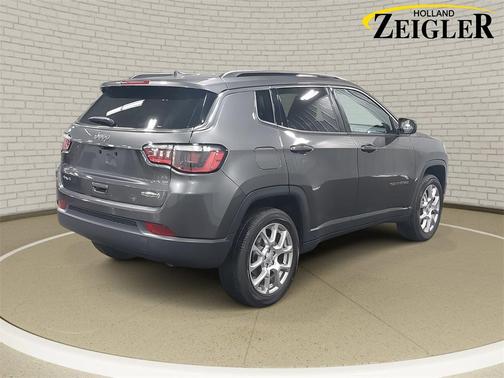 2022 Jeep Compass Latitude Lux