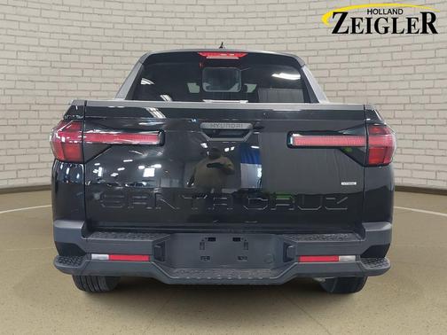 2025 Hyundai SANTA CRUZ SEL Activity