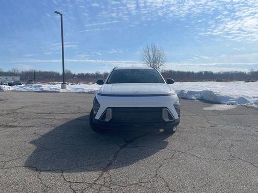 Atlas White 2026 Hyundai KONA SEL Sport