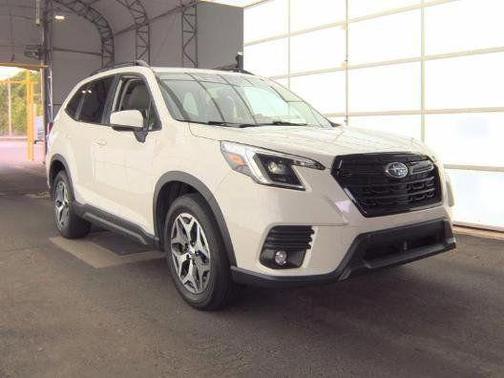 Crystal White Pearl 2024 Subaru Forester Premium