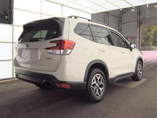 Crystal White Pearl 2024 Subaru Forester Premium