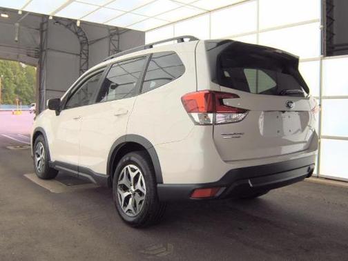 Crystal White Pearl 2024 Subaru Forester Premium