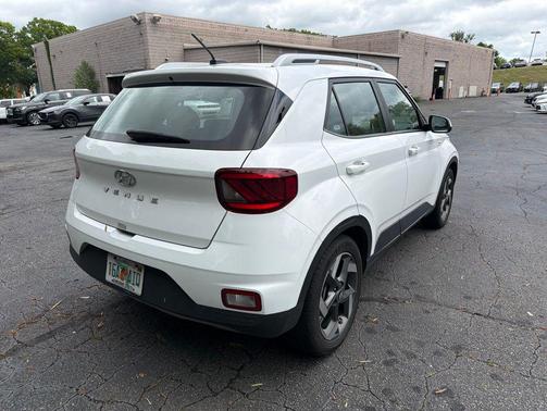 Lunar White 2025 Hyundai VENUE SEL
