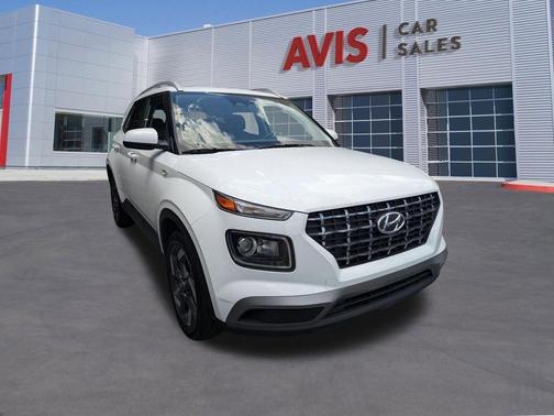 Lunar White 2025 Hyundai VENUE SEL