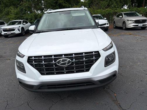 Lunar White 2025 Hyundai VENUE SEL