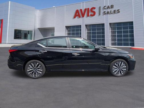 Super Black 2025 Nissan Altima 2.5 SV