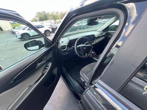 Mosaic Black Metallic 2025 Chevrolet Trailblazer LT
