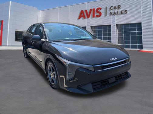 Aurora Black Pearl 2025 Kia K4 LXS