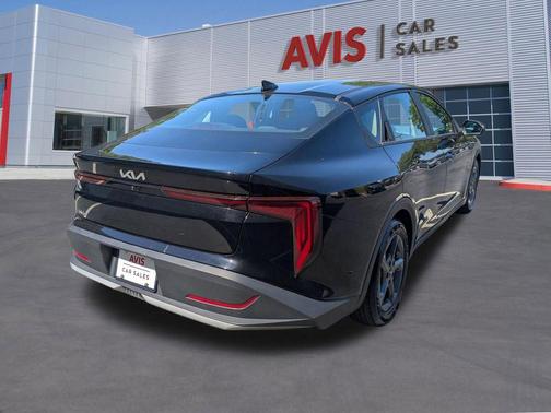 Aurora Black Pearl 2025 Kia K4 LXS