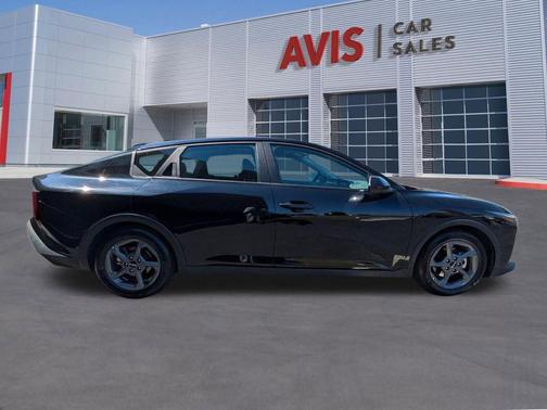 Aurora Black Pearl 2025 Kia K4 LXS