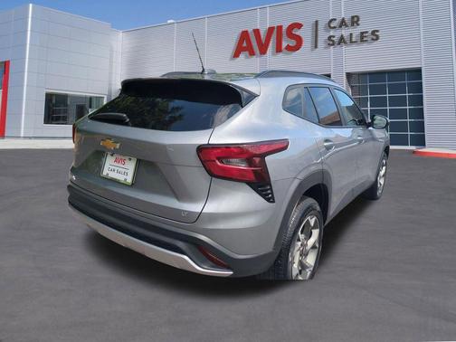 Sterling Gray Metallic 2025 Chevrolet Trax LT
