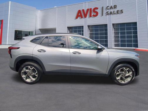 Sterling Gray Metallic 2025 Chevrolet Trax LT