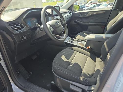Space Silver Metallic 2025 Ford Escape Active