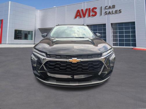 Mosaic Black Metallic 2025 Chevrolet Trax LT