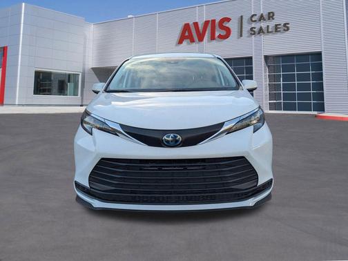 2024 Toyota Sienna LE
