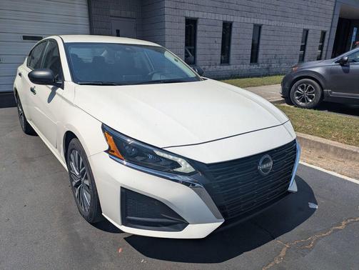 Glacier White 2025 Nissan Altima 2.5 SV