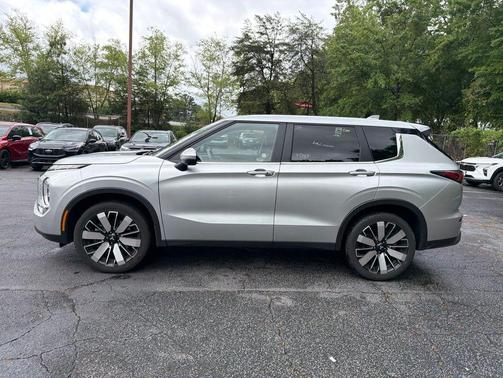 Alloy Silver Metallic 2025 Mitsubishi Outlander SE 2.5 S-AWC