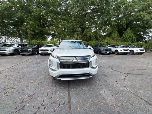 White Diamond 2025 Mitsubishi Outlander SE 2.5 S-AWC