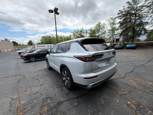 White Diamond 2025 Mitsubishi Outlander SE 2.5 S-AWC