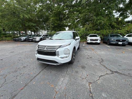 White Diamond 2025 Mitsubishi Outlander SE 2.5 S-AWC