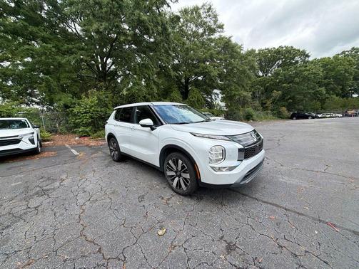 White Diamond 2025 Mitsubishi Outlander SE 2.5 S-AWC