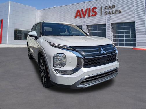White Diamond 2025 Mitsubishi Outlander SE S-AWC