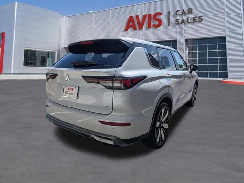 White Diamond 2025 Mitsubishi Outlander SE S-AWC
