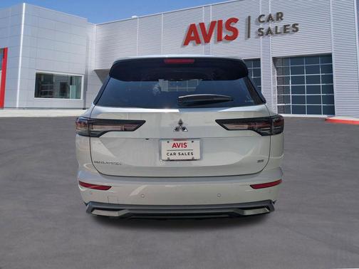 White Diamond 2025 Mitsubishi Outlander SE S-AWC