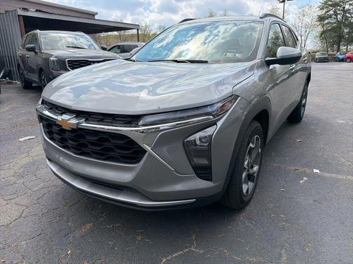 Sterling Gray Metallic 2025 Chevrolet Trax LT