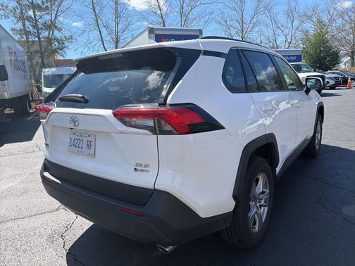 Ice Cap 2025 Toyota RAV4 Hybrid XLE