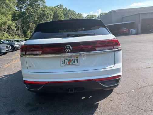 Pure White 2025 Volkswagen Atlas Cross Sport 2.0T SE w/Technology