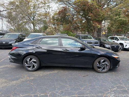 2025 Hyundai ELANTRA SEL