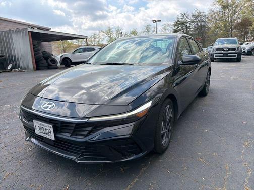 2025 Hyundai ELANTRA SEL