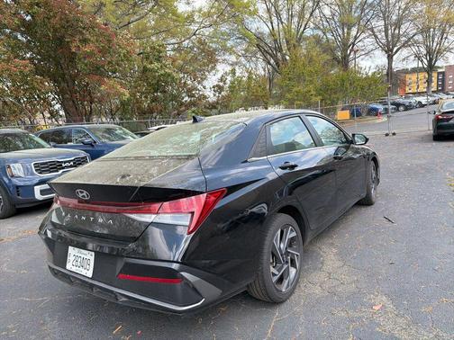 2025 Hyundai ELANTRA SEL