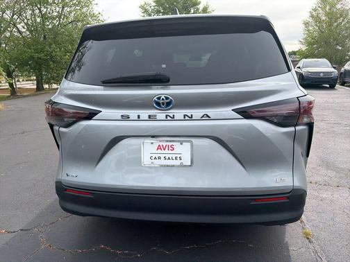 2025 Toyota Sienna LE