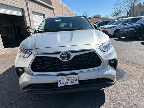 2024 Toyota Highlander LE