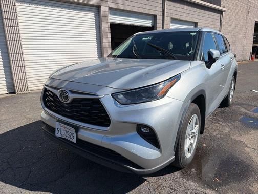 2024 Toyota Highlander LE