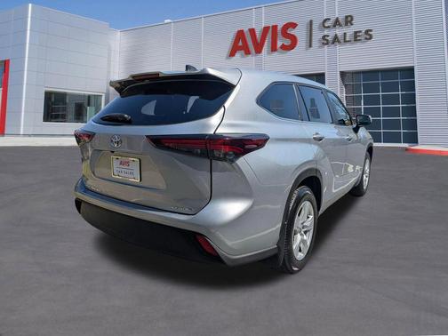 2024 Toyota Highlander LE