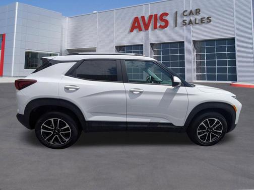 Summit White 2025 Chevrolet Trailblazer LT