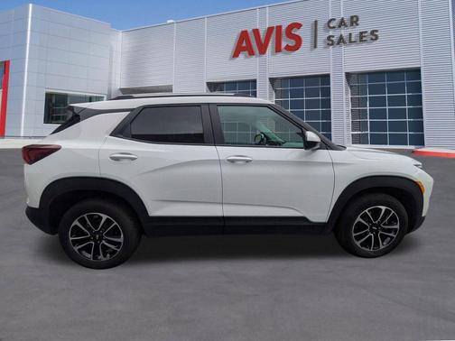 Summit White 2025 Chevrolet Trailblazer LT