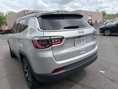 Silver Zynith Metallic Clearcoat 2025 Jeep Compass Limited