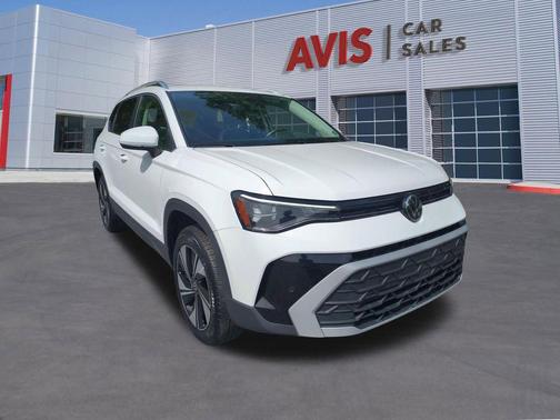 Pure White 2025 Volkswagen Taos 1.5T SE
