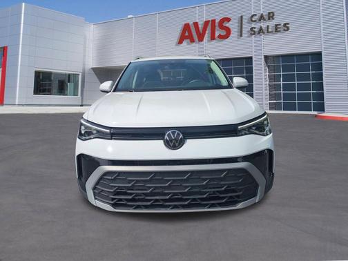 Pure White 2025 Volkswagen Taos 1.5T SE
