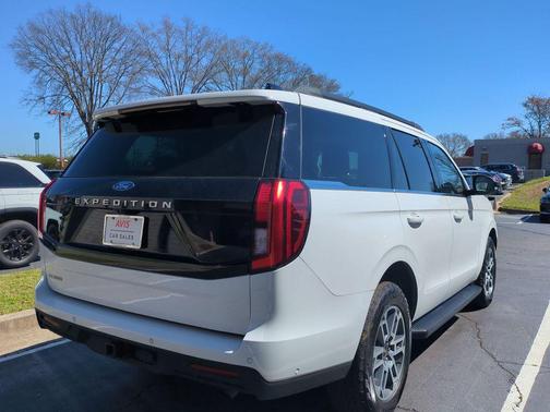 2025 Ford Expedition Active