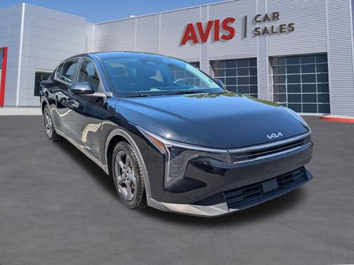 Aurora Black Pearl 2025 Kia K4 LXS