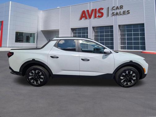 Atlas White 2025 Hyundai SANTA CRUZ SEL