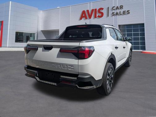 Atlas White 2025 Hyundai SANTA CRUZ SEL