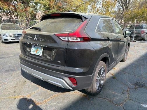 Labrador Black Pearl 2025 Mitsubishi Eclipse Cross SE